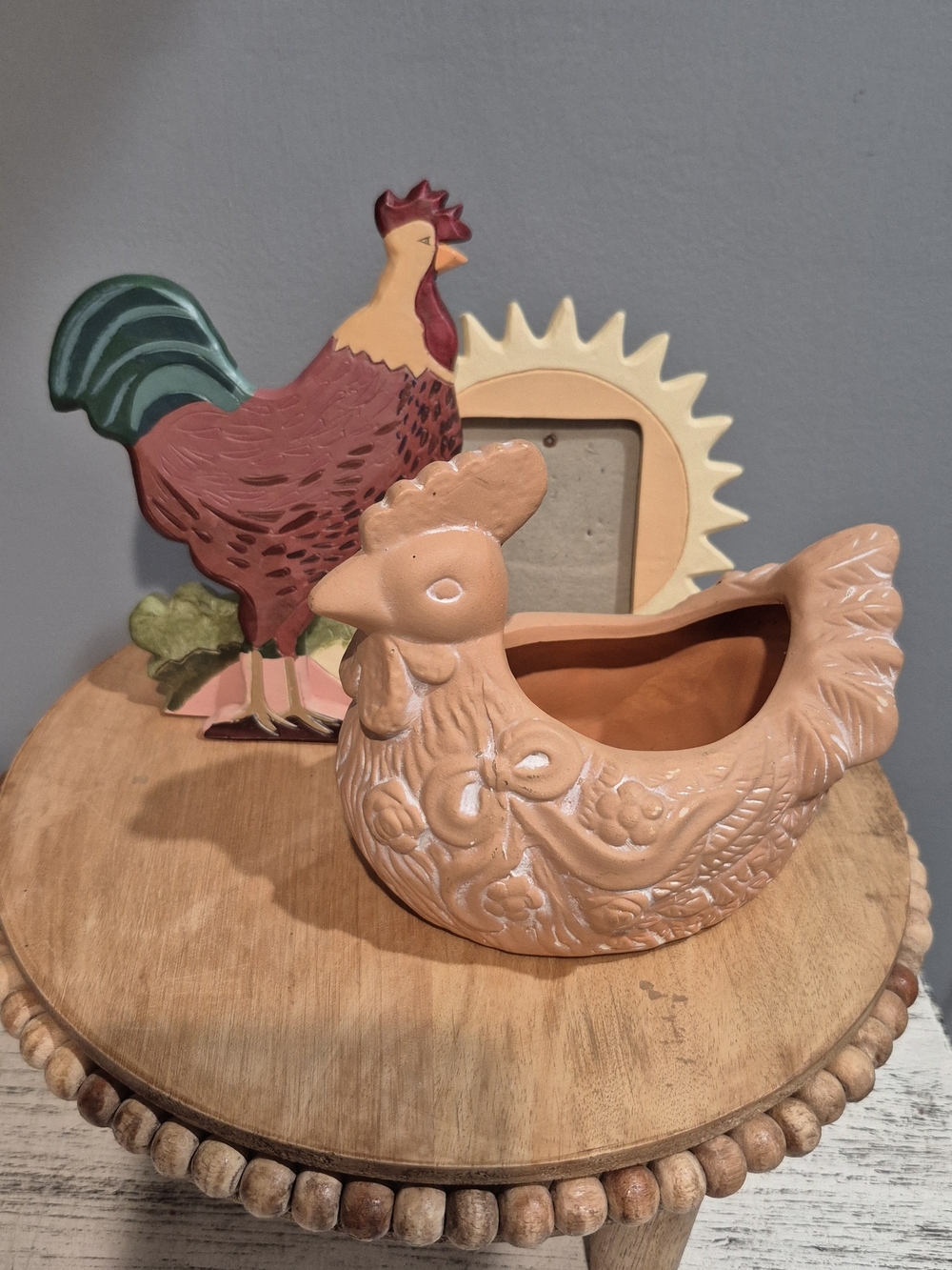 Farmhouse Decor Set – Terracotta Chicken Planter & Sunburst Rooster Photo Frame